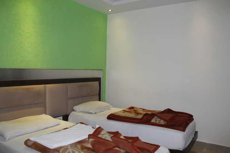 Hotel Apra Deluxe Neu-Delhi Exterior foto